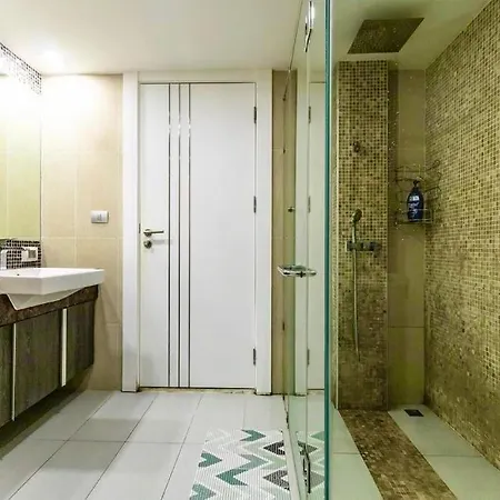 Large Luxury - Centre - Centara Avenue, Pool View - 217 Pattaya