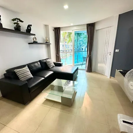 Large Luxury - Centre - Centara Avenue, Pool View - 217