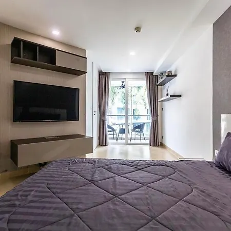 Large Luxury - Centre - Centara Avenue, Pool View - 217 *