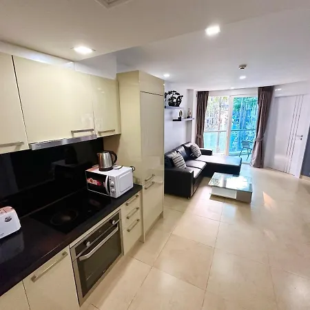อพาร์ทเม้น Large Luxury - Centre - Centara Avenue, Pool View - 217