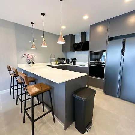 Super Luxury 4 Bedroom Private Pool With Jacuzzi, Near 711, 10 Minutes To Walking Street And - Mt4 Villa *