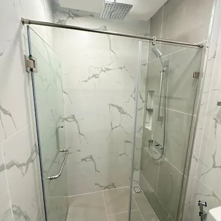 Super Luxury 4 Bedroom Private Pool With Jacuzzi, Near 711, 10 Minutes To Walking Street And - Mt4