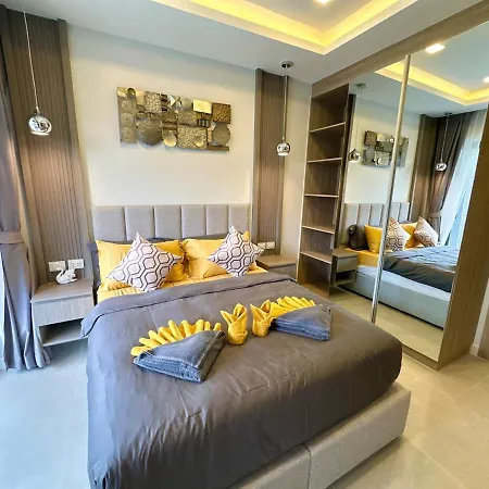 Super Luxury 4 Bedroom Private Pool With Jacuzzi, Near 711, 10 Minutes To Walking Street And - Mt4 Villa