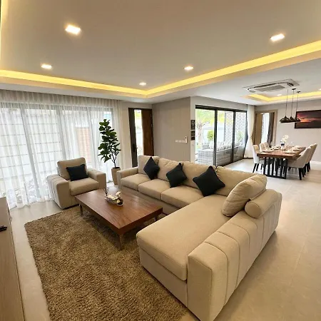 Super Luxury 4 Bedroom Private Pool With Jacuzzi, Near 711, 10 Minutes To Walking Street And - Mt4 Villa *