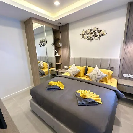Super Luxury 4 Bedroom Private Pool With Jacuzzi, Near 711, 10 Minutes To Walking Street And - Mt4 Villa Pattaya