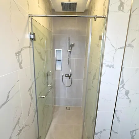 Super Luxury 4 Bedroom Private Pool With Jacuzzi, Near 711, 10 Minutes To Walking Street And - Mt4 *