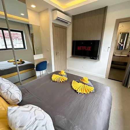 Super Luxury 4 Bedroom Private Pool With Jacuzzi, Near 711, 10 Minutes To Walking Street And - Mt4 Villa Pattaya