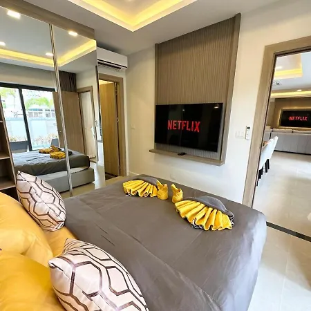 Villa Super Luxury 4 Bedroom Private Pool With Jacuzzi, Near 711, 10 Minutes To Walking Street And - Mt4 Pattaya