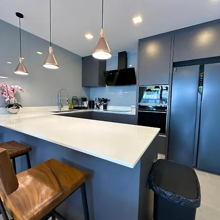 Super Luxury 4 Bedroom Private Pool With Jacuzzi, Near 711, 10 Minutes To Walking Street And - Mt4 Pattaya