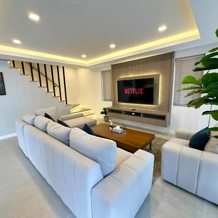 Villa Super Luxury 4 Bedroom Private Pool With Jacuzzi, Near 711, 10 Minutes To Walking Street And - Mt4 *