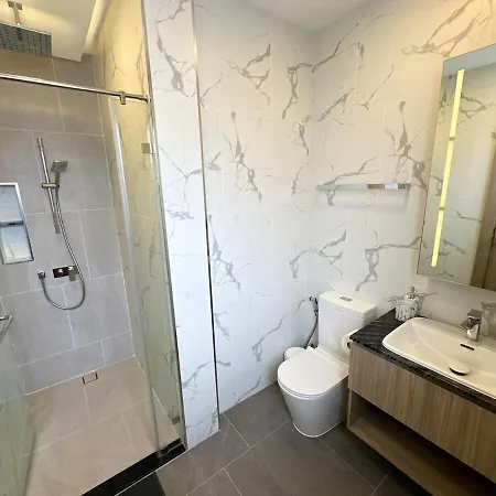 Super Luxury 4 Bedroom Private Pool With Jacuzzi, Near 711, 10 Minutes To Walking Street And - Mt4 Villa Pattaya