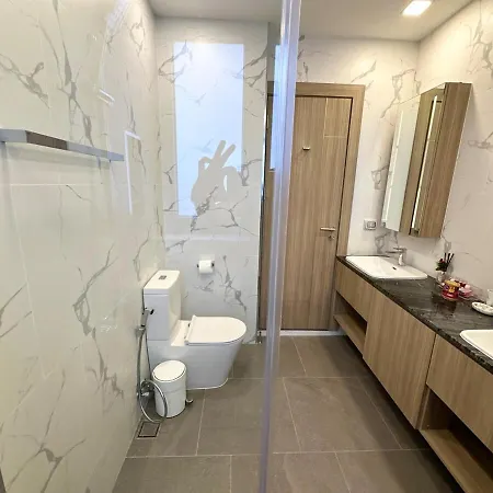 Super Luxury 4 Bedroom Private Pool With Jacuzzi, Near 711, 10 Minutes To Walking Street And - Mt4 Villa Pattaya