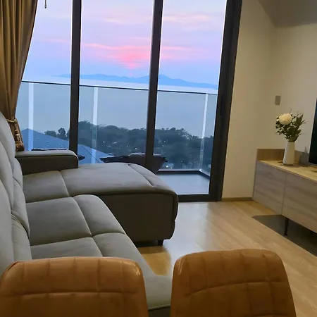 Luxury 80sqm Beachfront 2 Bedroom With Views *