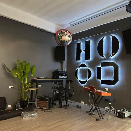 Hood Apartment