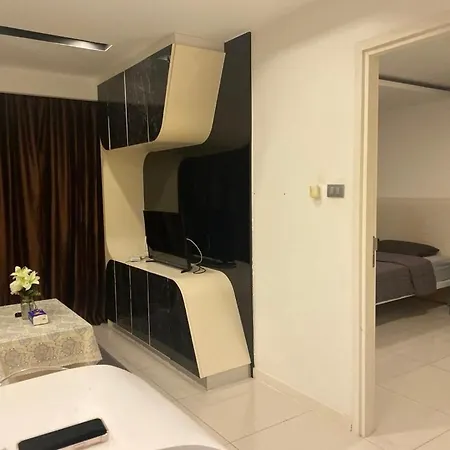 Center By First * Pattaya