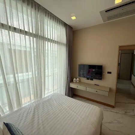 Unique Style 3 Bedroom With Mega Pool