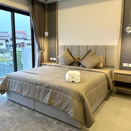 Zensiri Brand New Luxury Pool Pattaya