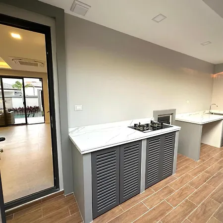 Zensiri Brand New Luxury Pool *