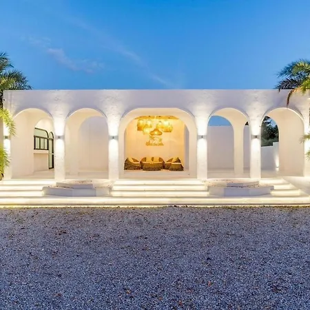 Malaga, Luxe Pool Villa Pattaya