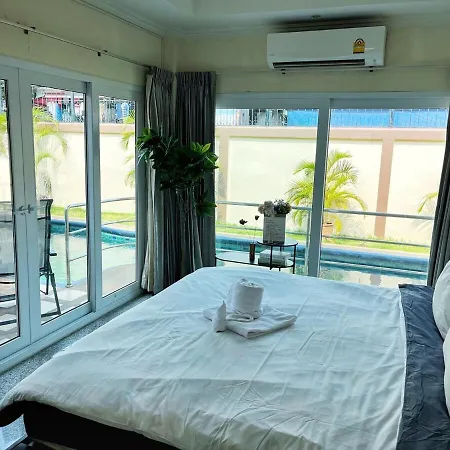 วันหยุดที่บ้าน 2 Bedroom With Private Swimming Pool And Jacuzzi 350m From Pattaya