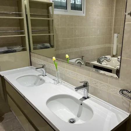 2 Bedroom With Private Swimming Pool And Jacuzzi 350m From