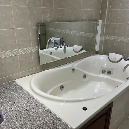 2 Bedroom With Private Swimming Pool And Jacuzzi 350m From วันหยุดที่บ้าน