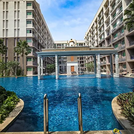 Luxury Living With Grand Pool Pattaya