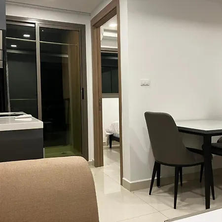 Apartment Luxury Living With Grand Pool