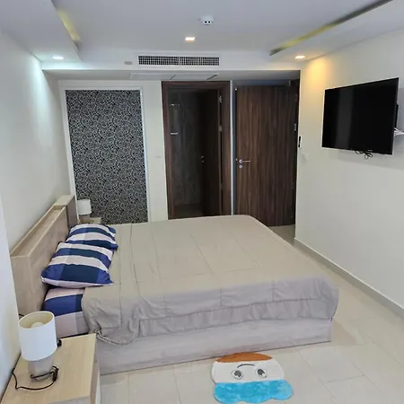 Grand Avenue Apartment