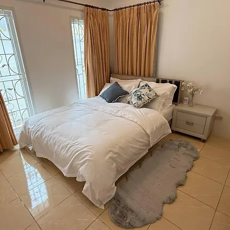 Long Warmth Pool Villa Pattaya