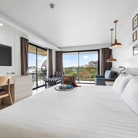 Hotel Golden Tulip Beachfront 5*