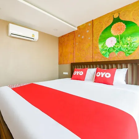 โรงแรม Oyo 458 Nakorn Siam Boutique 2*