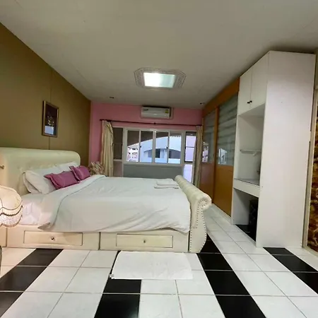 บ้านพัก Oyo 75486 Anna Pattaya