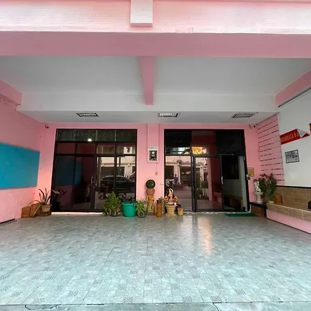 บ้านพัก Oyo 75486 Anna Pattaya