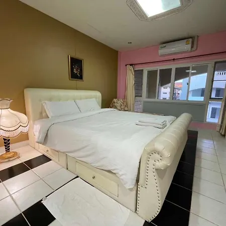 Oyo 75486 Anna บ้านพัก 3*