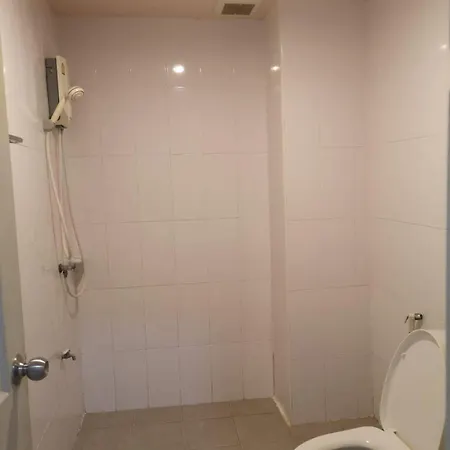 โรงแรม Oyo 75414 Kjs 2*