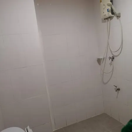 โรงแรม Oyo 75414 Kjs 2*