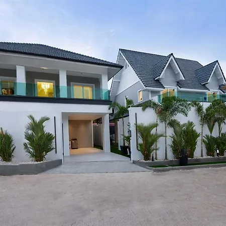 New 2024 - Two Compound - 9br - Two Pools Pattaya
