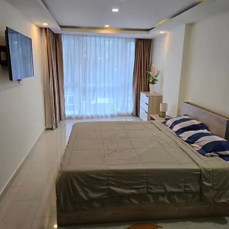 Grand Avenue Pattaya