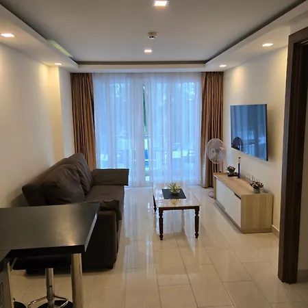 Grand Avenue Apartment