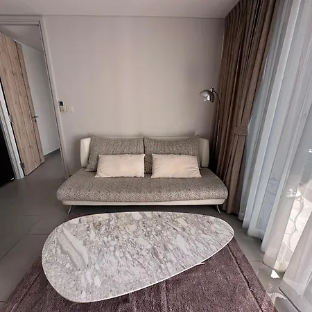 Zire Wongamat Apartment *