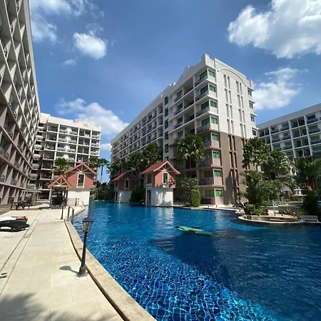 Apartment Pool Access Near And Town *
