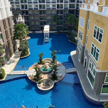 Apartment Pool Access Near And Town Pattaya