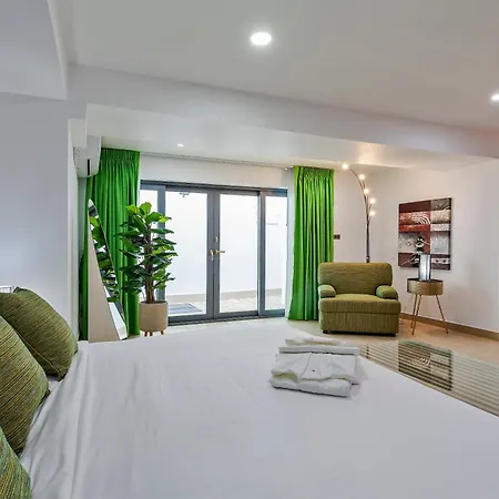 Angels-villa-pattaya-near-walking-street-4bed-8-people Villa