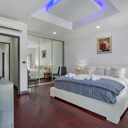 Angels-villa-pattaya-near-walking-street-4bed-8-people Villa *