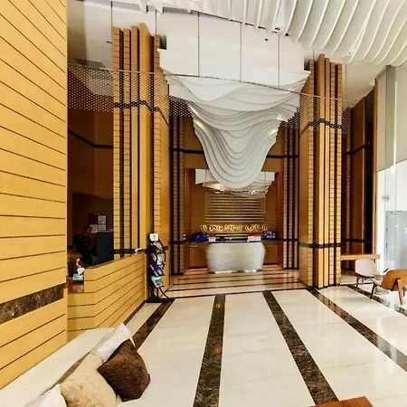 Apartment Beachfront Rooftop Pool Escape *