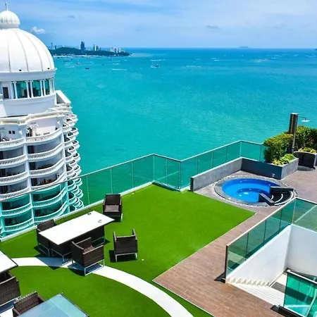 Beachfront Rooftop Pool Escape Apartment Pattaya