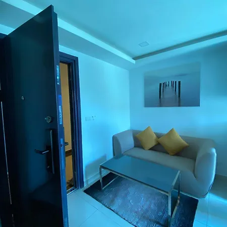 Apartment With Gorgeous Pool Pattaya