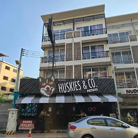 Huskies And Company 3*