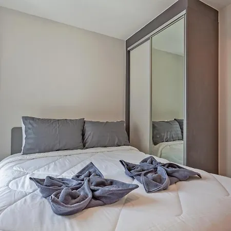 อพาร์ทเม้น 2 Bedroom Sea View, The Base *